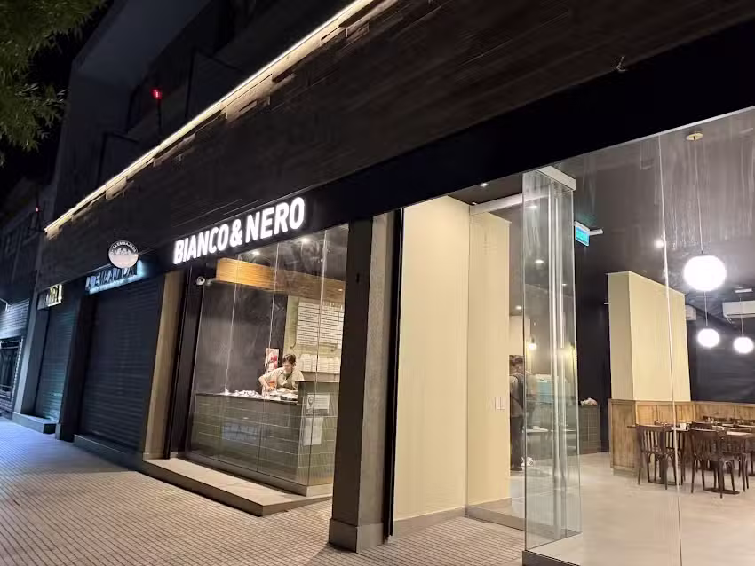 Bianco & Nero Las Ca&ntilde;as