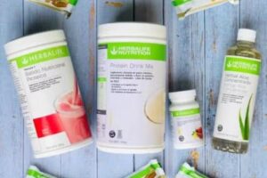 Herbalife DISTRIBUIDOR INDEPENDIENTE(Adrián Calderón y Pamela Salvatierra)