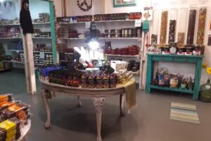 Quercus Natural Market